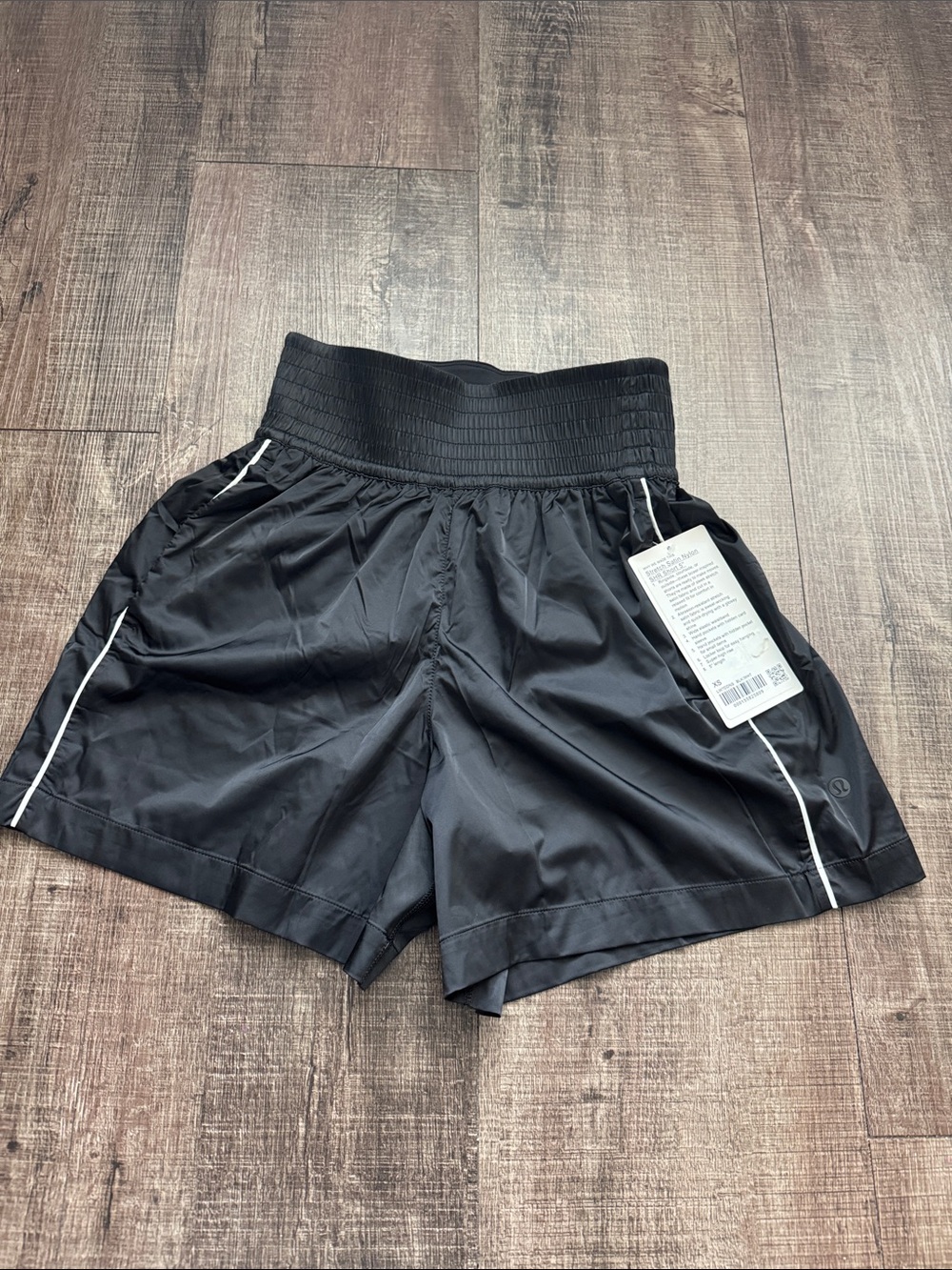 lululemon athletica Stretch satin nylon SHR NWT